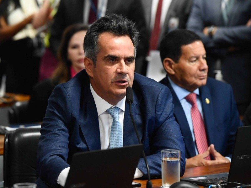 Após protestos, Ciro Nogueira defende limitar PEC da Blindagem a crimes de  opinião