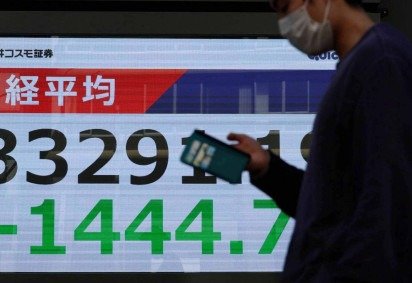 As novas tarifas impostas por Donald Trump desencadearam a queda observada nos mercados de ações globais -  (crédito: Reuters) -As novas tarifas impostas por Donald Trump desencadearam a queda observada nos mercados de ações globais -  (crédito: Reuters)