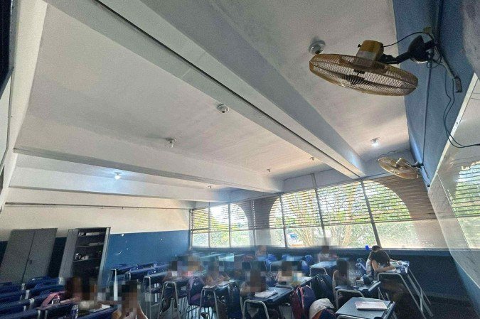 Governos locais destacam que não basta comprar aparelhos de ar-condicionado: é preciso adaptar a rede elétrica das escolas e obter serviço de concessionárias de energia -  (crédito: Getty Images)