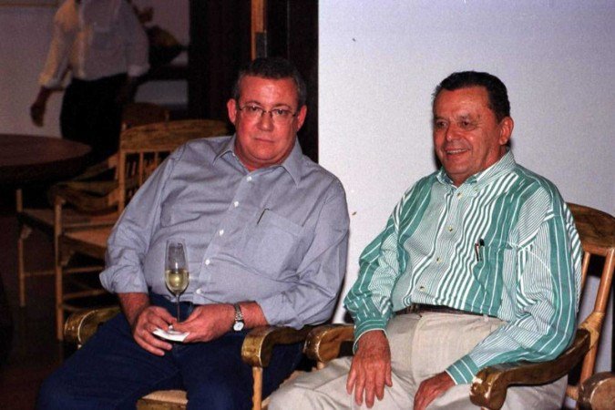 Mauricio Dinepi e o jornalista e então vice-presidente do Correio Braziliense, Ari Cunha, em jantar de confraternização de condôminos, em 2003