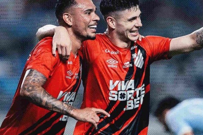 Bruno Zapelli marcou o primeiro gol da partida -  (crédito: Foto: José Tramontin/Athletico)