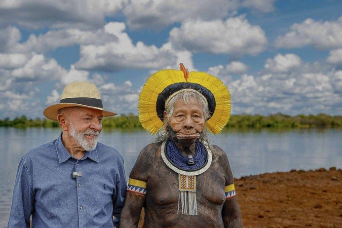 Lula visita Raoni na aldeia Piaraçu, da Terra Indígena Capoto/Jarina, localizada no Parque do Xingu, Mato Grosso - (crédito: Ricardo Stuckert/PR) Lula visita Raoni na aldeia Piaraçu, da Terra Indígena Capoto/Jarina, localizada no Parque do Xingu, Mato Grosso - (crédito: Ricardo Stuckert/PR)