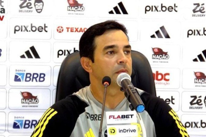 Cleber dos Santos chegou a comandar o sub-20 pelo Carioca - (crédito: Foto: Reprodução/FlaTV) Cleber dos Santos chegou a comandar o sub-20 pelo Carioca - (crédito: Foto: Reprodução/FlaTV)