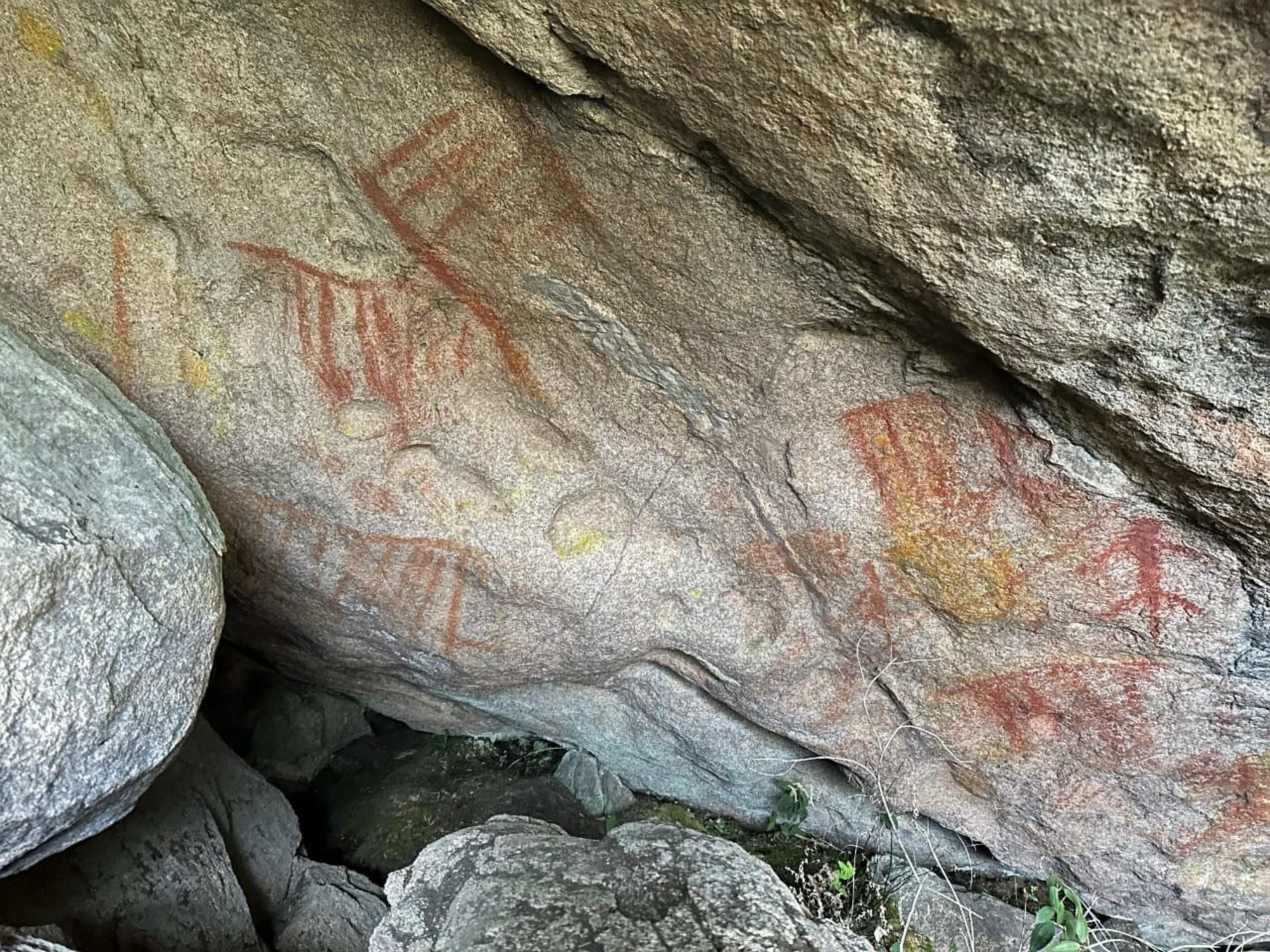 Descoberta arqueológica inédita no Parque Nacional do Itatiaia revela pinturas rupestres milenares Descoberta arqueológica inédita no Parque Nacional do Itatiaia revela pinturas rupestres milenares