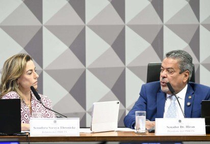 Soraya Thronicke (relatora) e Dr. Hiran (presidente da comissão): busca por frear vício em jogos  -  (crédito: Jefferson Rudy/Agência Senado) -Soraya Thronicke (relatora) e Dr. Hiran (presidente da comissão): busca por frear vício em jogos  -  (crédito: Jefferson Rudy/Agência Senado)