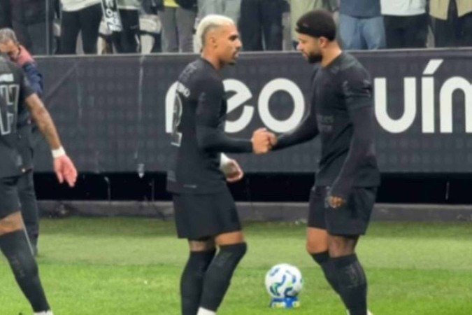 Depay e Matheuzinho durante vitória por 3 a 0 sobre o Vasco - (crédito: Reprodução/ Instagram Corinthians) Depay e Matheuzinho durante vitória por 3 a 0 sobre o Vasco - (crédito: Reprodução/ Instagram Corinthians)
