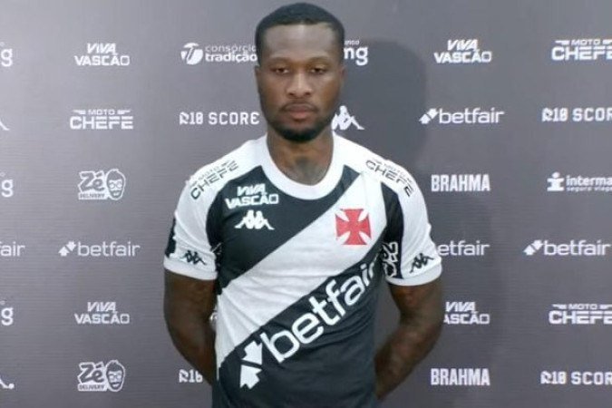 LOIDE AUGUSTO - Jogou como o homem de frente pela esquerda, mas esteve totalmente fora do jogo, errando no posicionamento e não fazendo quase nada quando recebeu a bola. Demorou para sair. NOTA 3,0. Foto: Reprodução/Vasco