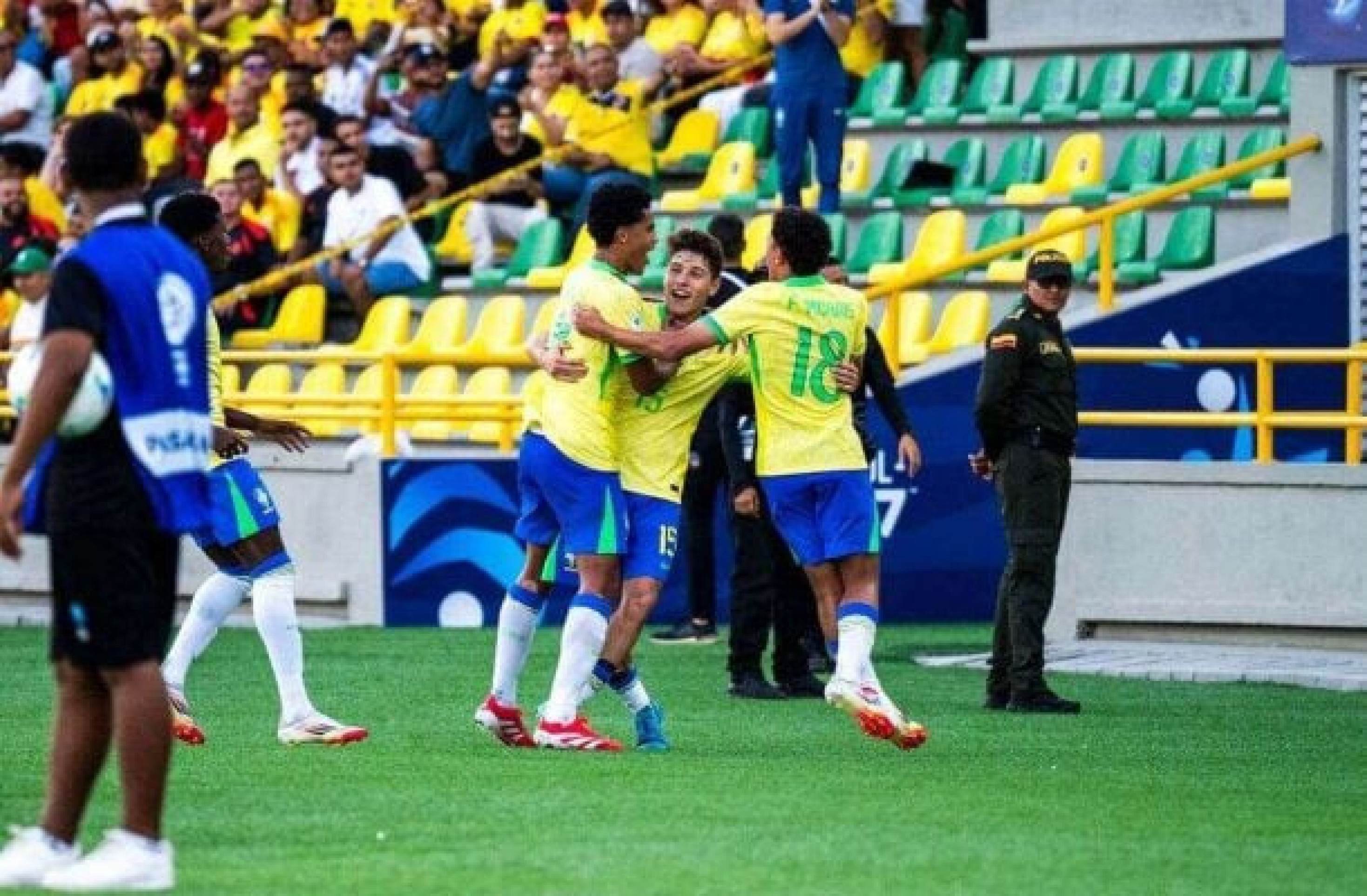 Seleção Sub-17 vence de virada e vai para Copa do Mundo