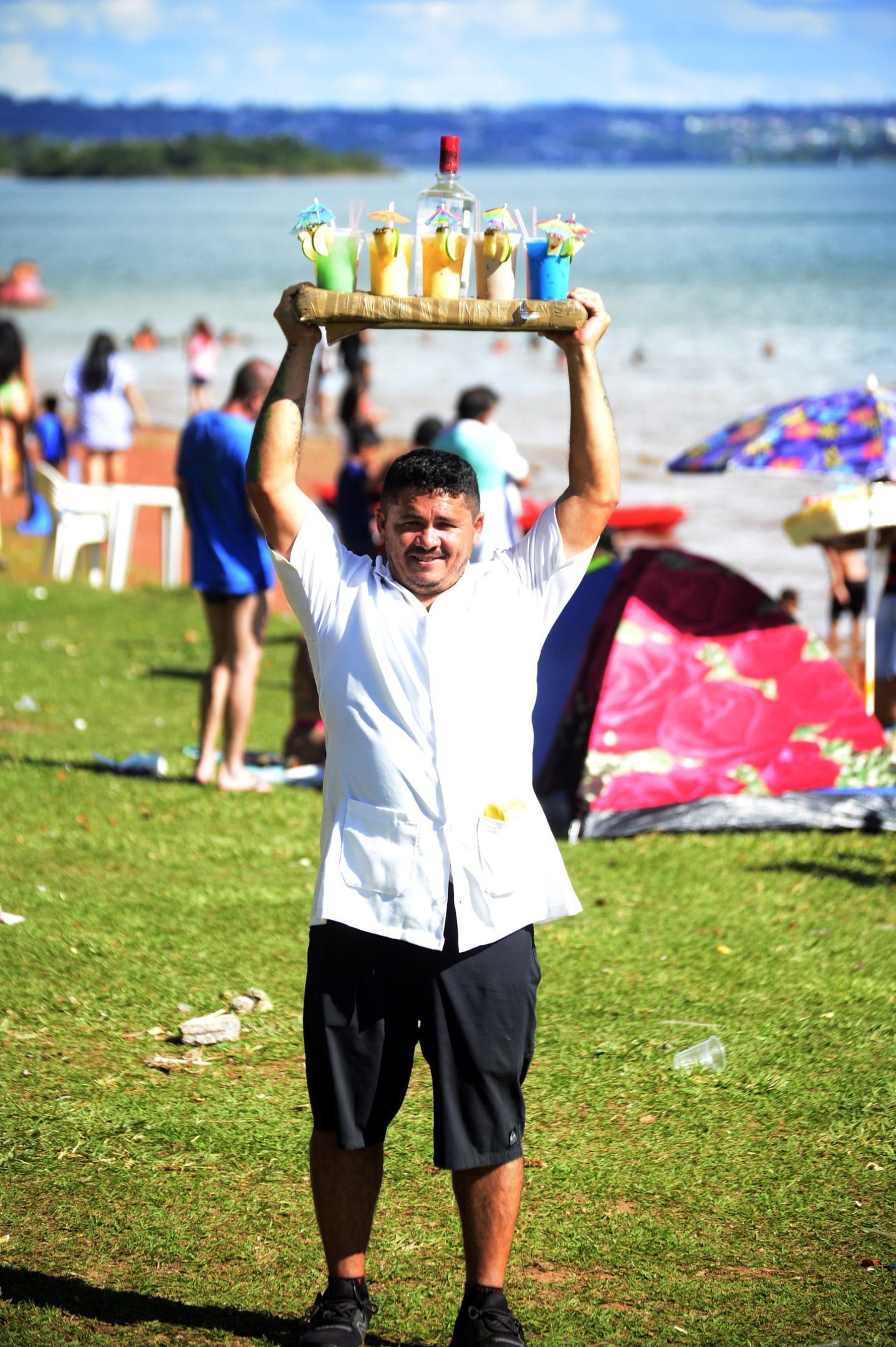 Alessandro vende cada caipirinha a R$20 reais