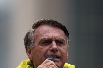 Os nomes foram sugeridos pela defesa de Bolsonaro ao STF e autorizados por Moraes. -  (crédito:  AFP)