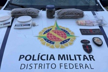 Homem monitorado por tornozeleira é flagrado com skunk e cocaína no Itapoã -  (crédito: PMDF/Divulgação)