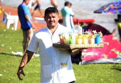 Alessandro Souza fatura cerca de R$ 450 a cada domingo na Prainha: 