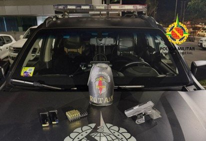 Homem é preso com pistola 9 mm pela ROTAM em Ceilândia -  (crédito: PMDF/Divulgação) -Homem é preso com pistola 9 mm pela ROTAM em Ceilândia -  (crédito: PMDF/Divulgação)