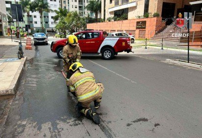 Princípio de Incêndio mobilizam bombeiros em Águas Claras -  (crédito: CBMDF/Divulgação) -Princípio de Incêndio mobilizam bombeiros em Águas Claras -  (crédito: CBMDF/Divulgação)