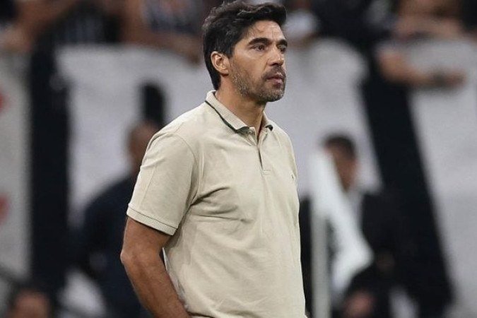 TÉC: ABEL FERREIRA - Optou por poupar seus principais jogadores e o time não conseguiu se impor no Recife. Mas, a equipe melhorou após a entrada de alguns titulares ao longo do segundo tempo e buscou o gol da vitória. NOTA 5,5 - Foto: Cesar Greco/Palmeiras