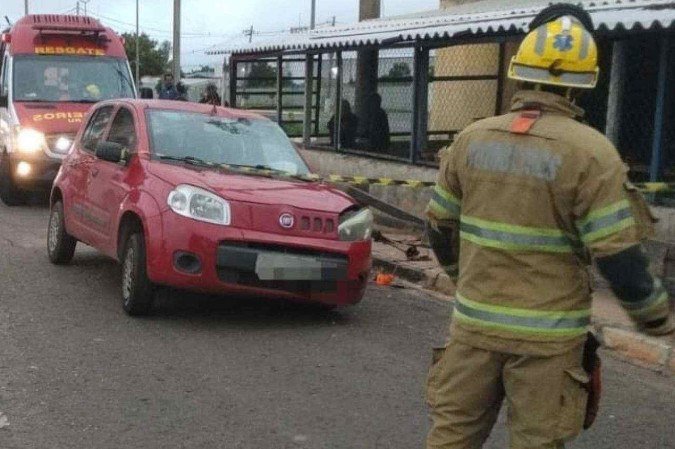 Tombamento de carro mata mulher no Polo JK, em Santa Maria - (crédito: CBMDF/Divulgação) Tombamento de carro mata mulher no Polo JK, em Santa Maria - (crédito: CBMDF/Divulgação)