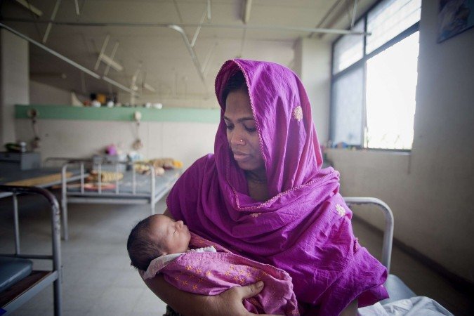 Mulher com o recém-nascido
em Dhaka, Bangladesh: no sudeste asiático, houve estagnação no número de mães que perderam a vida por complicações na gestação e no parto
- (crédito: Kibae Park/Sipa Press) Mulher com o recém-nascido
em Dhaka, Bangladesh: no sudeste asiático, houve estagnação no número de mães que perderam a vida por complicações na gestação e no parto
- (crédito: Kibae Park/Sipa Press)