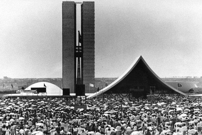 41 fotografias históricas do acervo do Correio Braziliense serão expostas para comemorar os 65 anos da capital. Na foto acima, a concentração de fiéis na Esplanada dos Ministérios durante a visita do Papa João Paulo II a Brasília - (crédito: Wanderlei Pozzembom/CB/D.A Press) 41 fotografias históricas do acervo do Correio Braziliense serão expostas para comemorar os 65 anos da capital. Na foto acima, a concentração de fiéis na Esplanada dos Ministérios durante a visita do Papa João Paulo II a Brasília - (crédito: Wanderlei Pozzembom/CB/D.A Press)