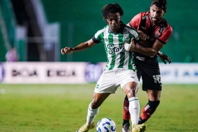 Ênio em partida contra o Vitória -  (crédito: Foto: Fernando Alves/ECJ)