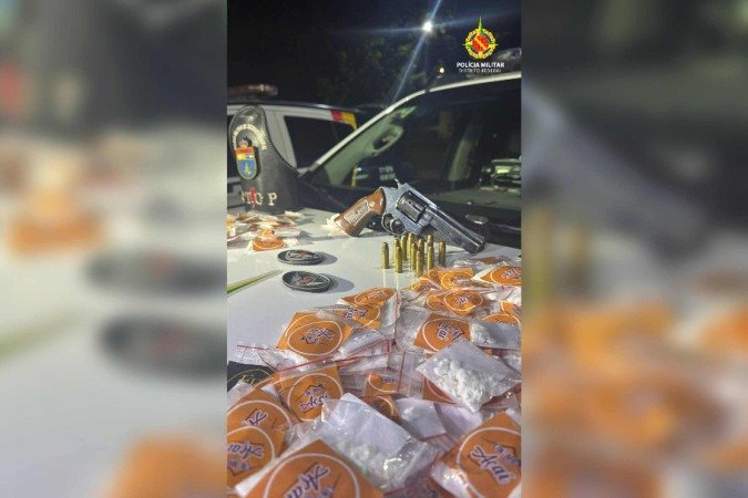 A ocorrência marca a segunda vez que o Gtop 31 apreende uma arma com o mesmo indivíduo de 39 anos - (crédito: Divulgação/PMDF) A ocorrência marca a segunda vez que o Gtop 31 apreende uma arma com o mesmo indivíduo de 39 anos - (crédito: Divulgação/PMDF)