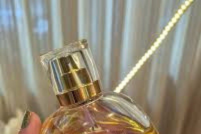 Nunca antes utilizado
no mercado, o óleo 
natural da preciosa
rosa alba é a estrela
do novo perfume
da Natura 