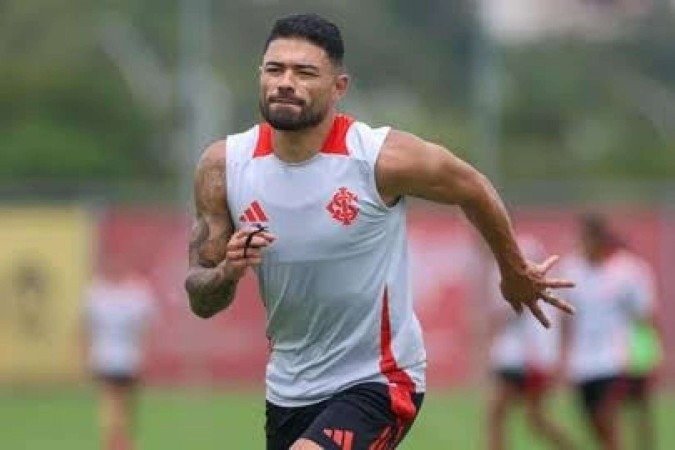 Bruno Tabata treinou com o elenco do Inter no CT Parque Gigante - (crédito: Ricardo Duarte/ Internacional) Bruno Tabata treinou com o elenco do Inter no CT Parque Gigante - (crédito: Ricardo Duarte/ Internacional)
