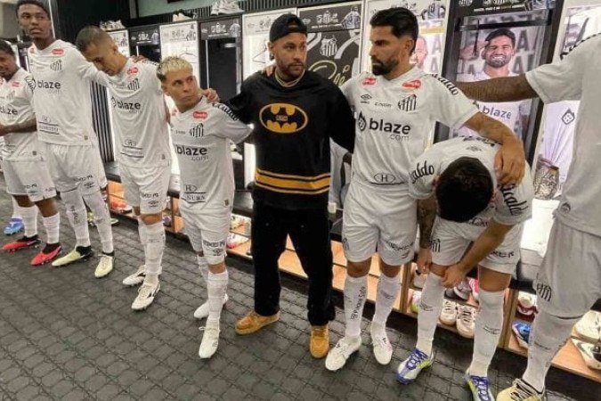 Neymar esteve no vestiário da Vila antes do confronto entre Santos e Bahia, no Brasileirão - (crédito: Foto: Reprodução instagram ) Neymar esteve no vestiário da Vila antes do confronto entre Santos e Bahia, no Brasileirão - (crédito: Foto: Reprodução instagram )