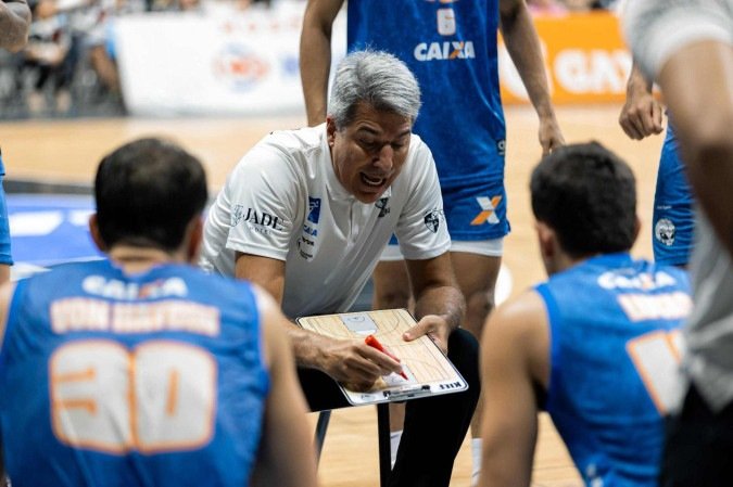 Brasília Basquete encara o Flamengo no último jogo em casa antes dos playoffs do NBB e precisa vencer para se manter na frente da briga pelo quarto lugar - (crédito: Matheus Maranhão/Brasília Basquete) Brasília Basquete encara o Flamengo no último jogo em casa antes dos playoffs do NBB e precisa vencer para se manter na frente da briga pelo quarto lugar - (crédito: Matheus Maranhão/Brasília Basquete)