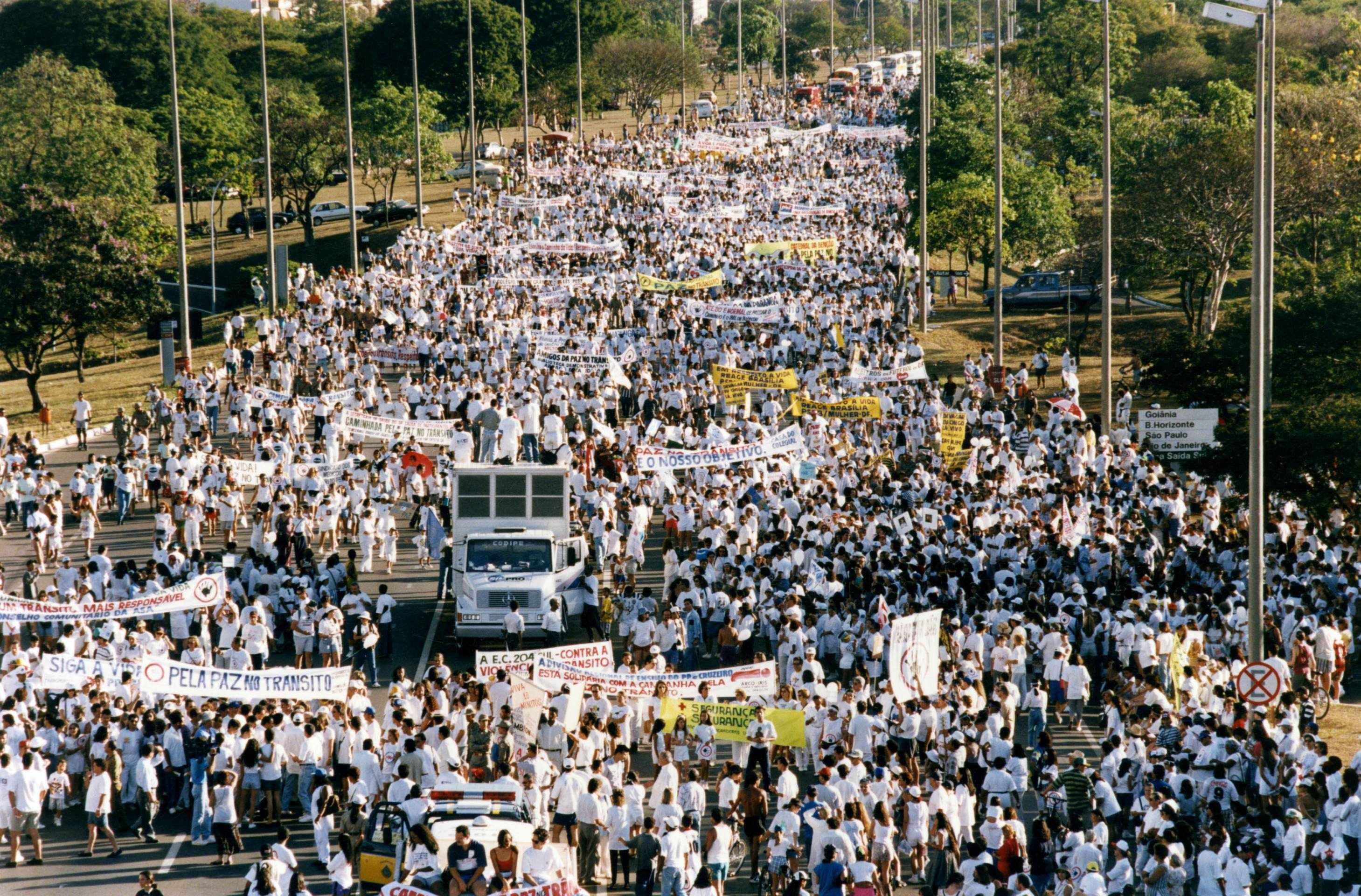Manifestação pela paz no trânsito no Eixão Sul