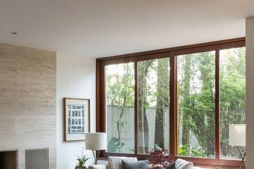 Janelas grandes facilitam a 
passagem e a renovação do ar