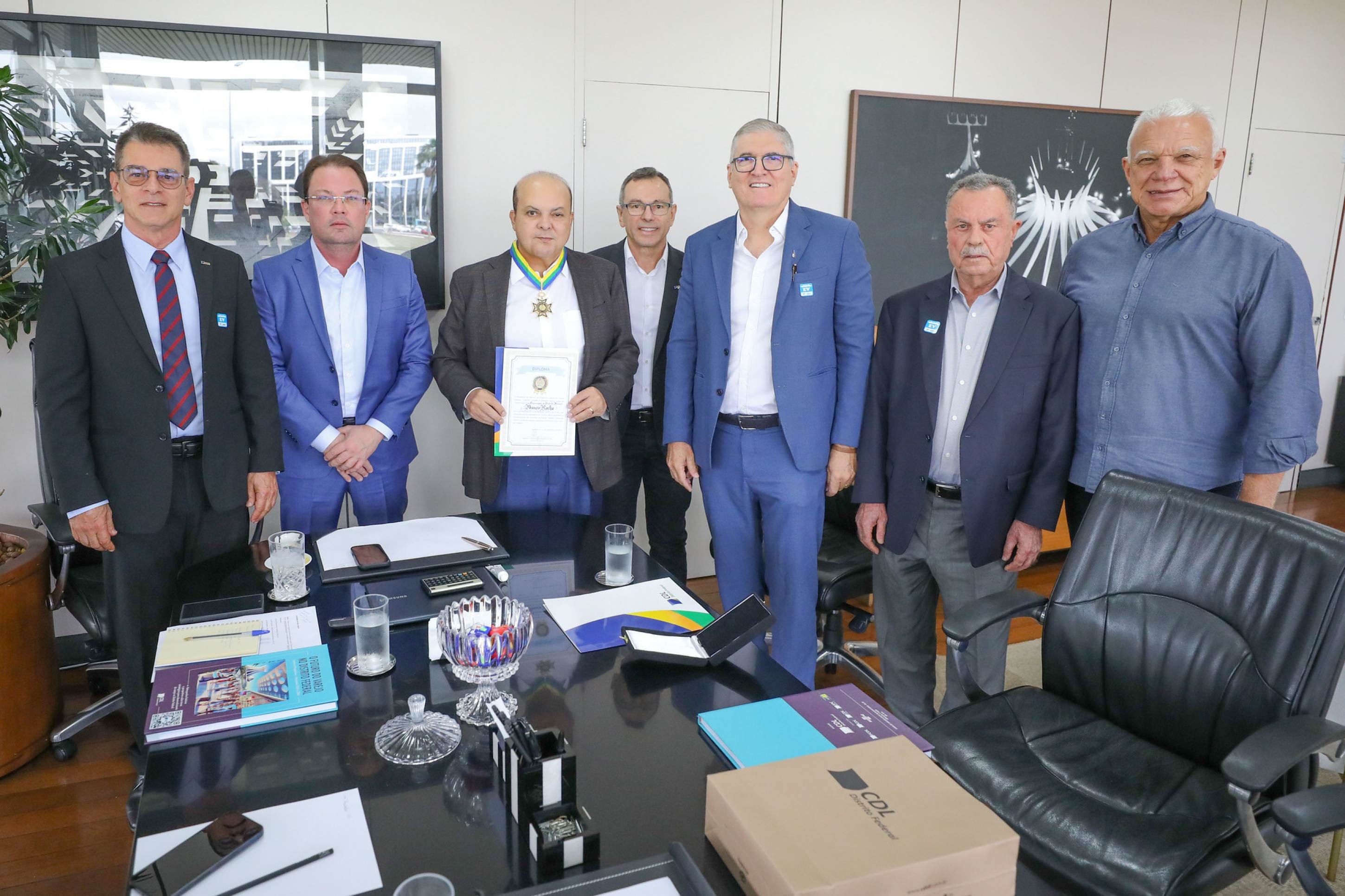 Ibaneis Rocha recebe a Medalha Mérito Lojista do Distrito Federal