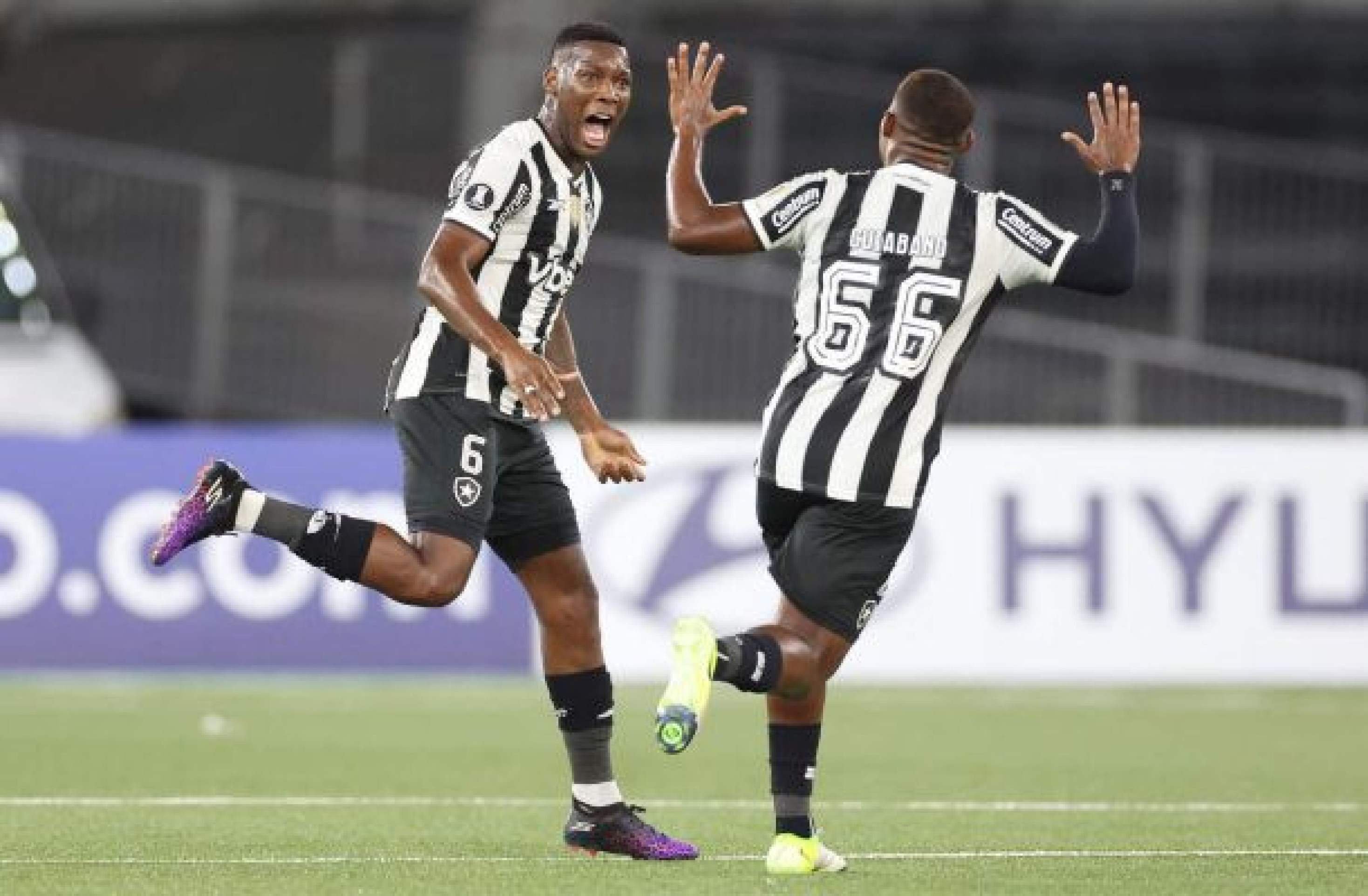 Botafogo bate Carabobo com gols no fim e vence a primeira na Libertadores