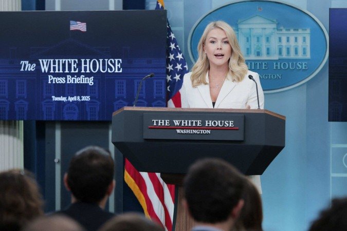 A secretária de imprensa Karoline Leavitt disse que as negociações que forem feitas serão apenas para beneficiar os trabalhadores americanos - (crédito: Getty Images via AFP) A secretária de imprensa Karoline Leavitt disse que as negociações que forem feitas serão apenas para beneficiar os trabalhadores americanos - (crédito: Getty Images via AFP)