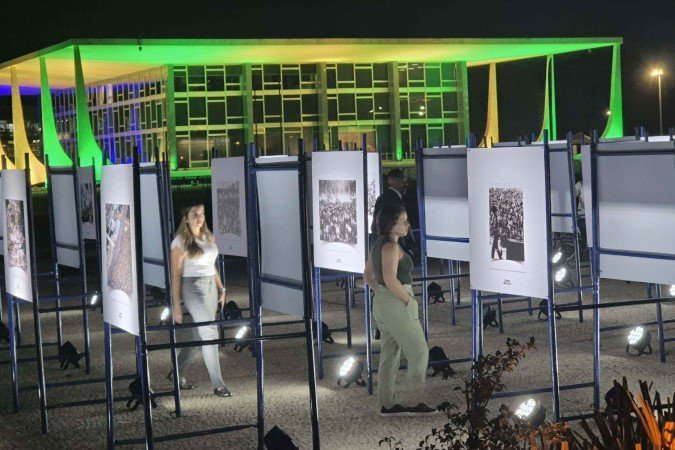 Exposição fotográfica Quando os Brasilienses se encontram do Correio Brasiliense na Casa de Chá na Praça dos Três Poderes - (crédito: Minervino Júnior/CB/D.A Press) Exposição fotográfica Quando os Brasilienses se encontram do Correio Brasiliense na Casa de Chá na Praça dos Três Poderes - (crédito: Minervino Júnior/CB/D.A Press)