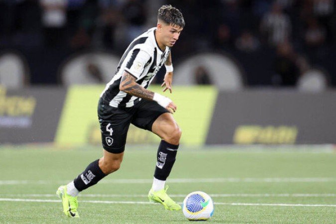 PONTE - Não brilhou como contra o Juventude, mas auxiliou Artur na criação ao buscar a linha de fundo pelo lado direito do ataque. Saiu, no segundo tempo, para a entrada de Vitinho -  NOTA 6,0 - Foto: Vitor Silva/Botafogo