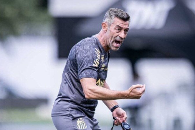 Pedro Caixinha está em situação delicada no comando do Peixe - (crédito: - Foto: Raul Baretta/ Santos FC) Pedro Caixinha está em situação delicada no comando do Peixe - (crédito: - Foto: Raul Baretta/ Santos FC)