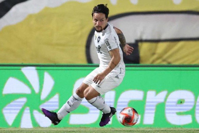 ARTUR - Apenas regular. Quase provoca um gol contra da defesa rival com um cruzamento na medida. Em contrapartida, teve sua chance e desperdiçou - NOTA 6,0 - Foto: Vitor Silva/Botafogo