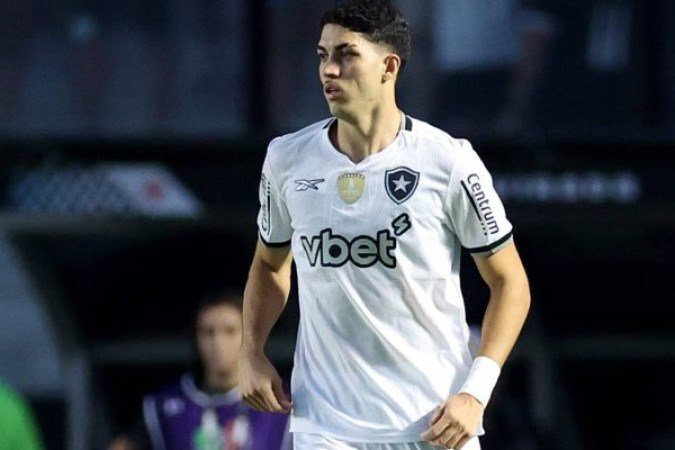 JAIR - Sereno nas rebatidas e qualificado nas saídas de bola. Trouxe segurança ao setor defensivo - NOTA 7,0 - Foto: Vitor Silva/Botafogo