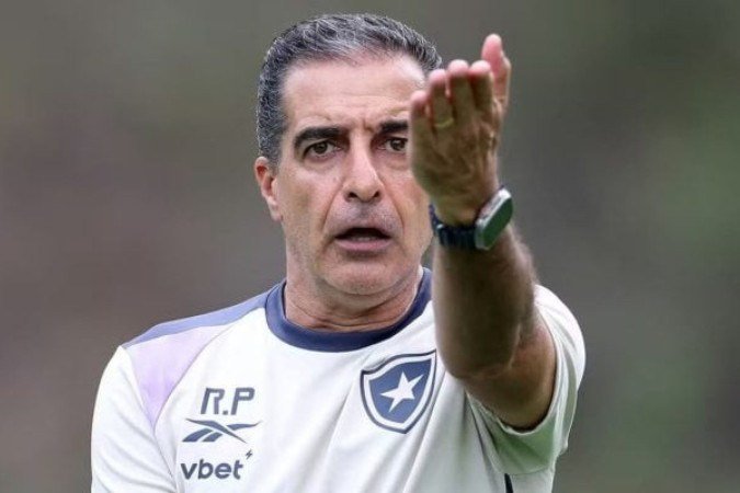 Bom sinal! Técnico do Botafogo, Paiva trabalha com elenco montado e com diferentes possibilidades - (crédito: Foto: Vitor Silva/Botafogo) Bom sinal! Técnico do Botafogo, Paiva trabalha com elenco montado e com diferentes possibilidades - (crédito: Foto: Vitor Silva/Botafogo)