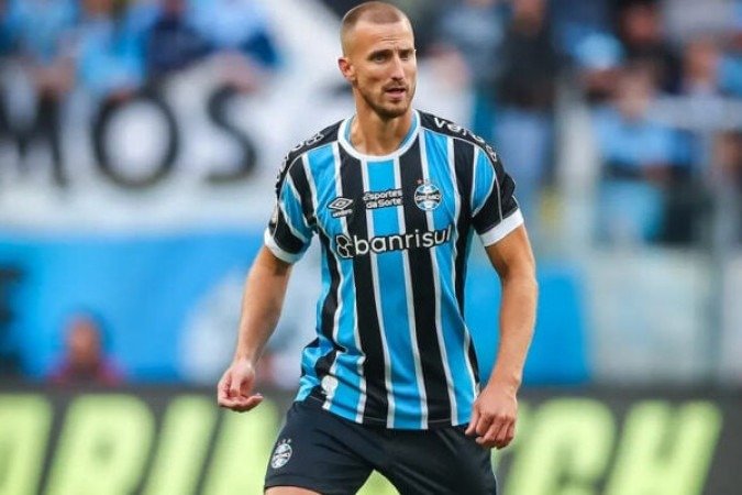 RODRIGO ELY - Não fez grande partida. Tentou sair através de chutões buscando as pontas, mas sem capricho. Porém, mostrou segurança na defesa. NOTA: 5,0. Foto: Lucas Uebel / Grêmio