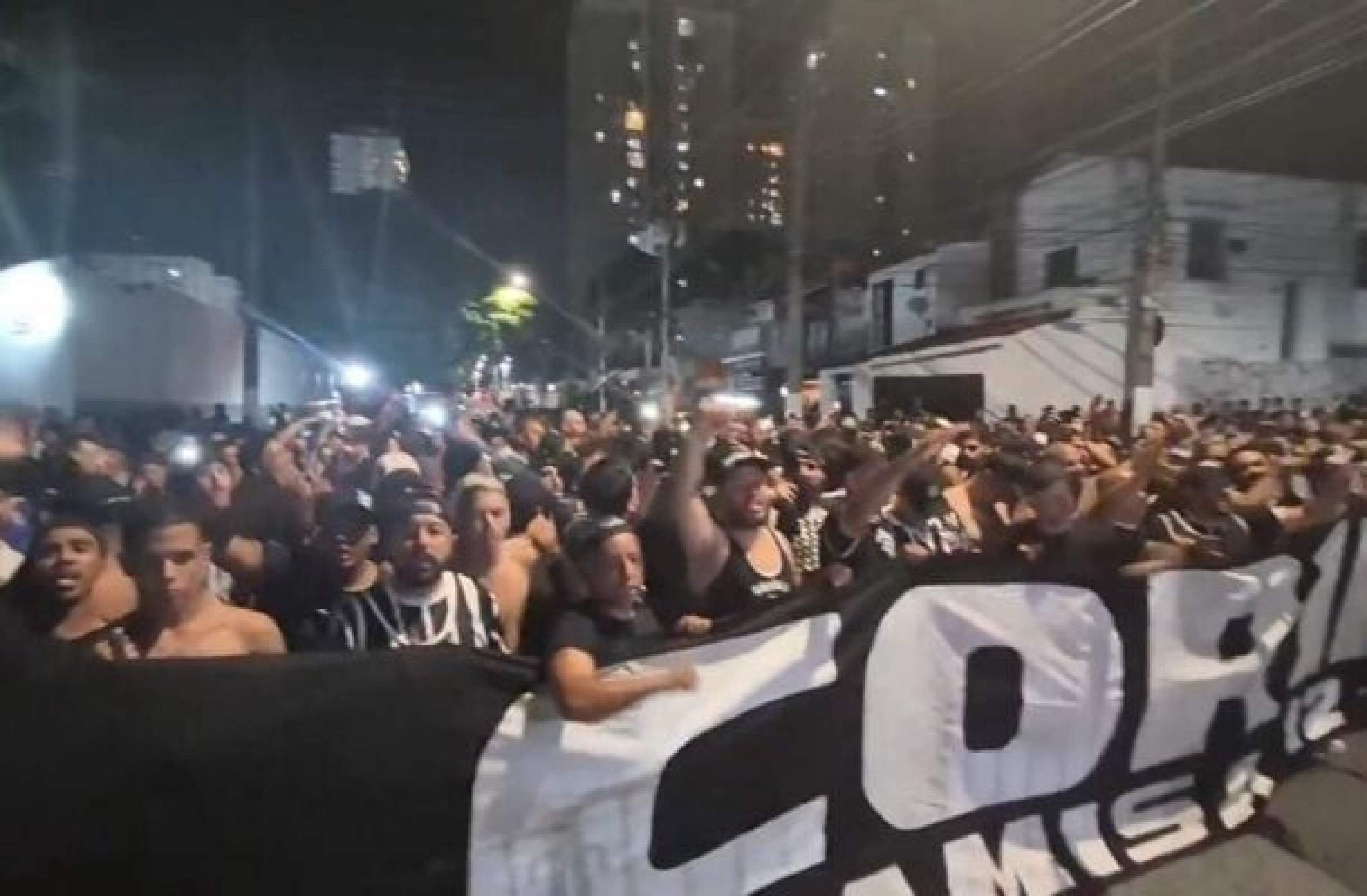 Torcida do Corinthians aumenta esforços em campanha para quitar dívida do estádio