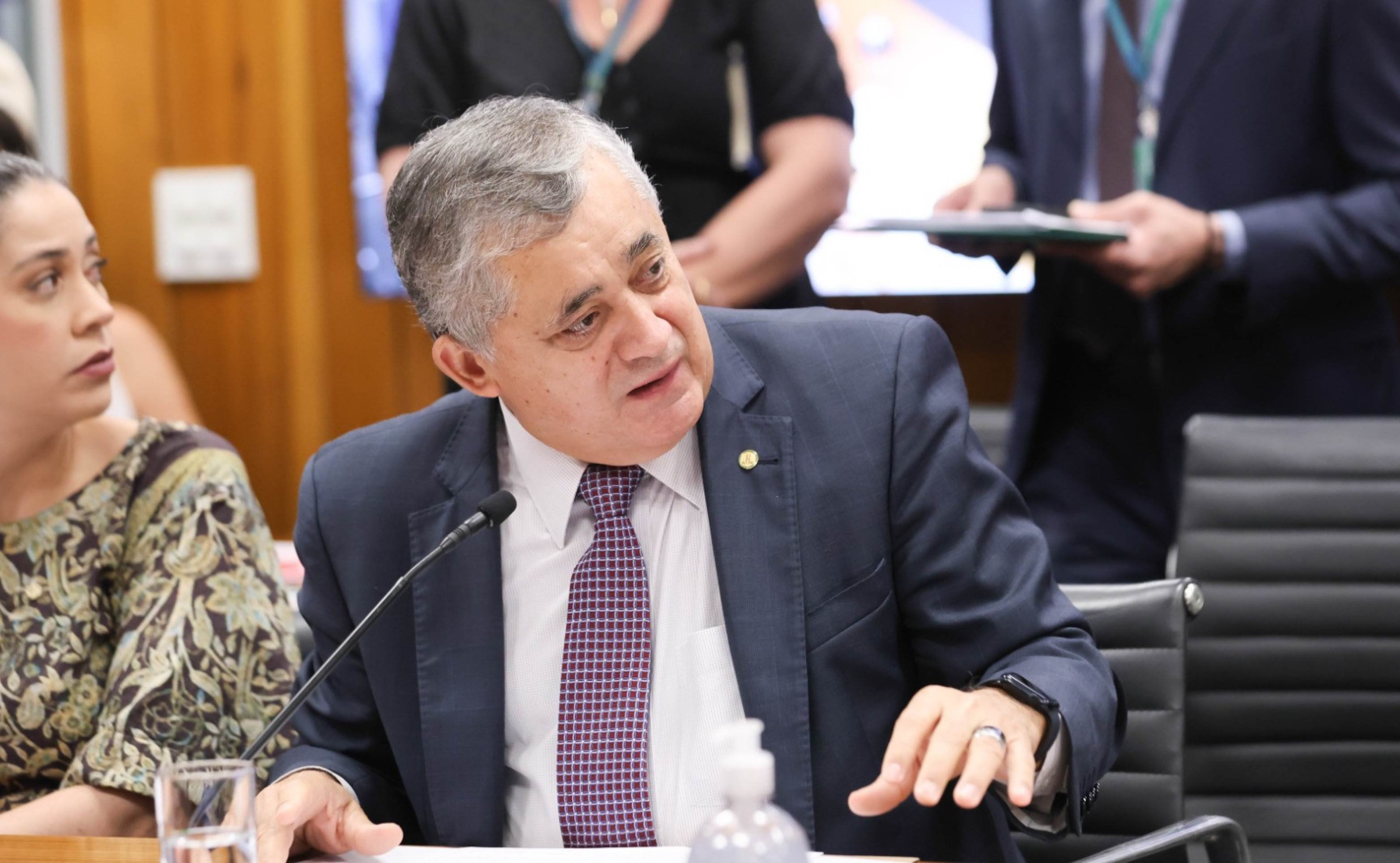 Decisão sobre IOF ajuda a cumprir meta fiscal, segundo governistas