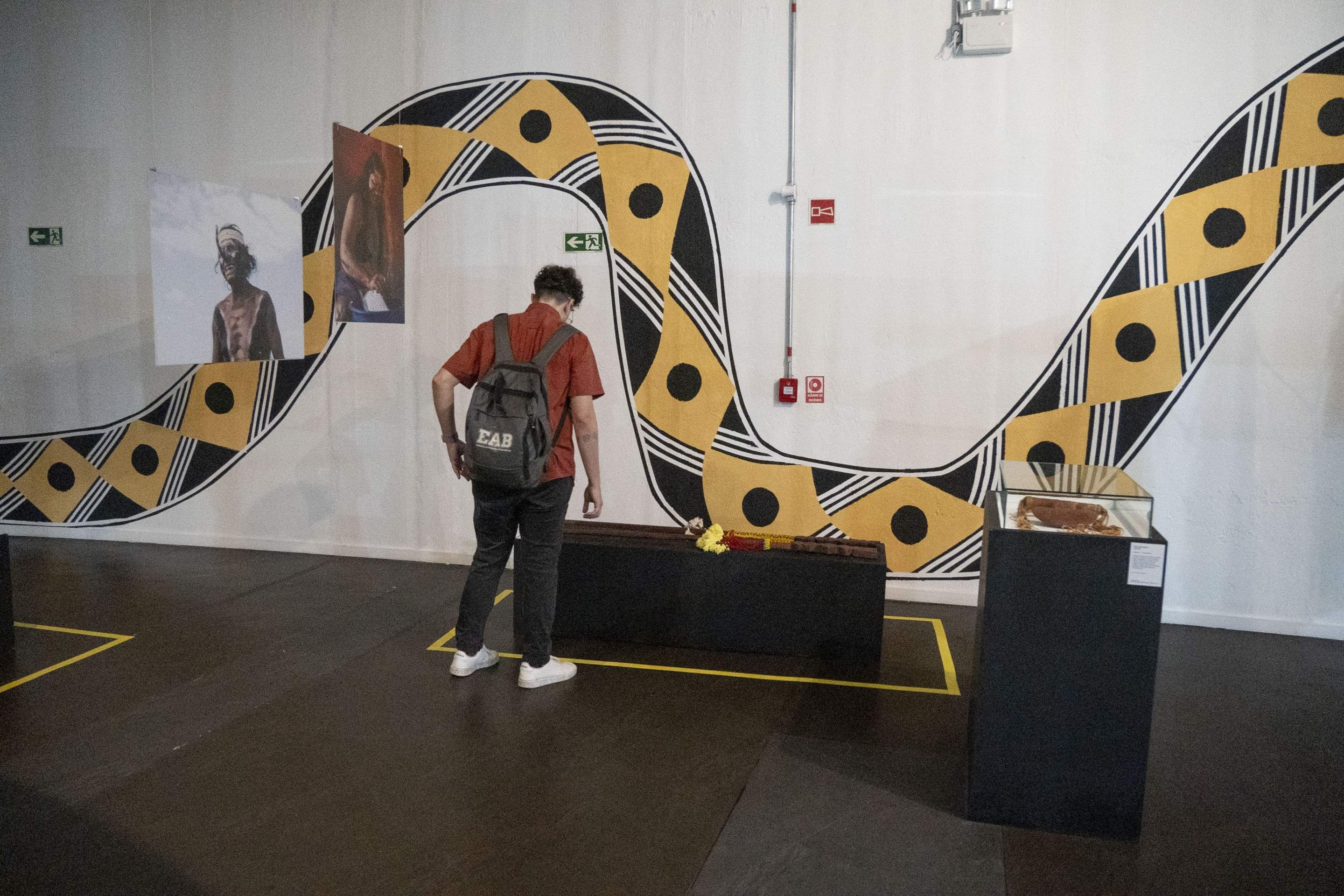 Exposição reúne obras que reforçam a cultura e espiritualidade indígena Exposição reúne obras que reforçam a cultura e espiritualidade indígena