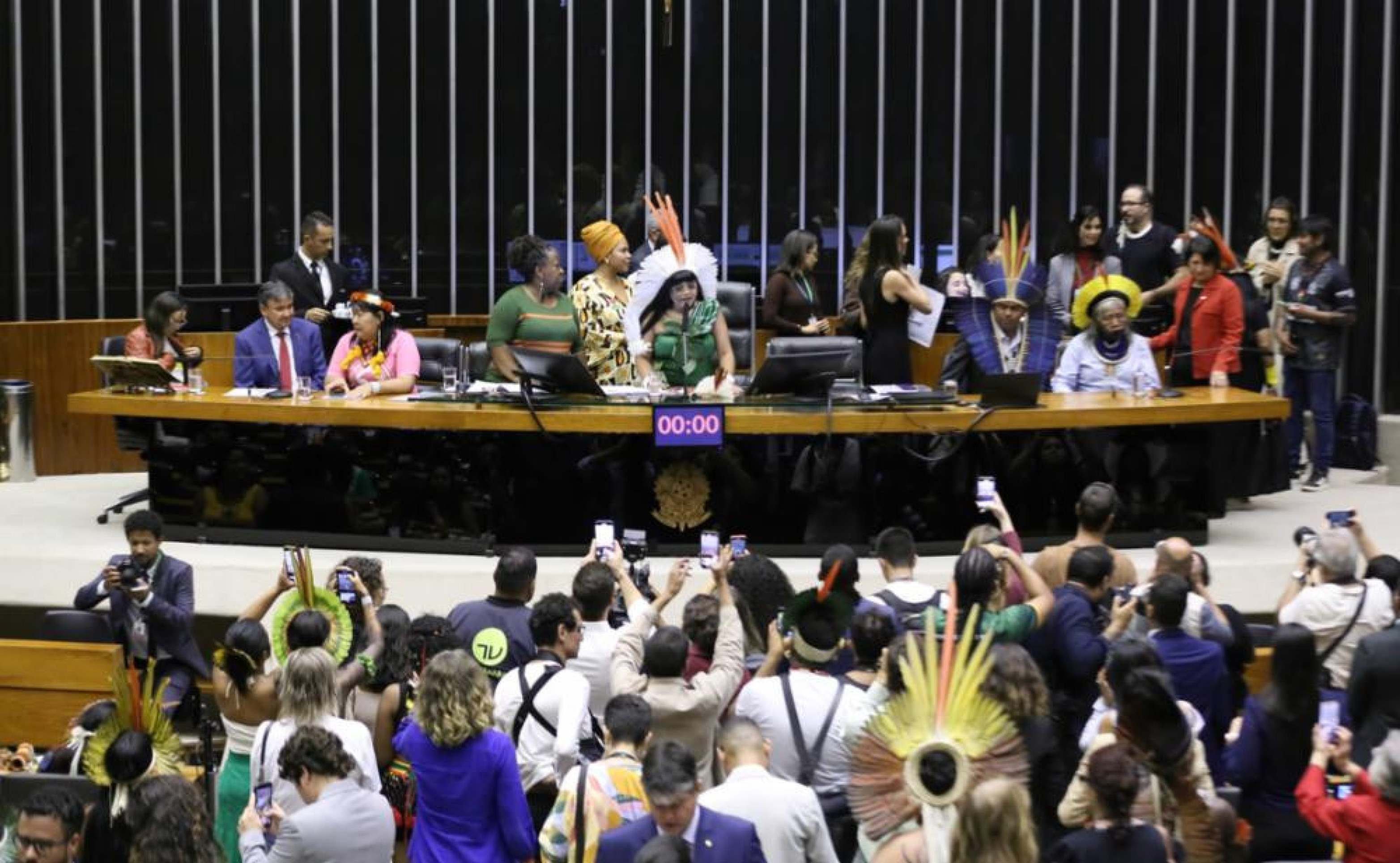 Câmara aprova PL que triplica pena para mineração ilegal em terras indígenas