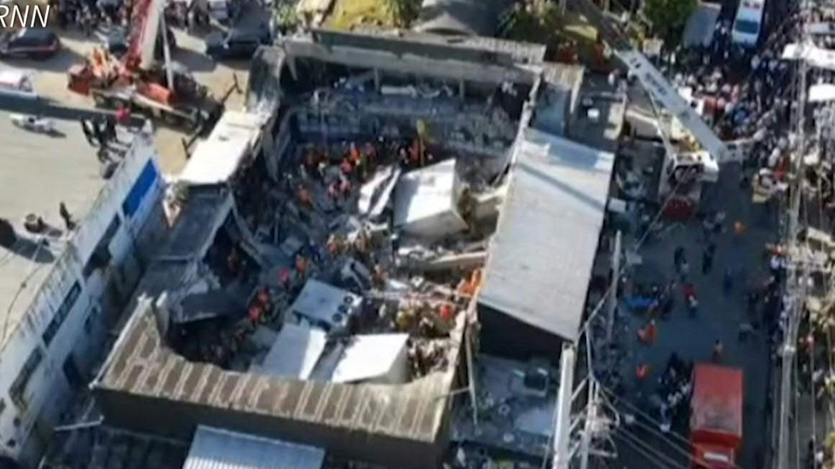 Pelo menos 44 morreram e mais de 150 ficaram feridas nesta terça-feira (8), quanto o teto de uma famosa casa noturna desabou em Santo Domingo, capital da República Dominicana