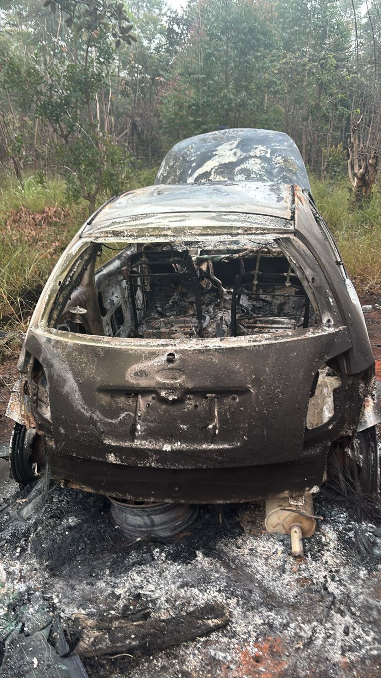 O outro carro de Joselito, um Ford Ka foi incendiado por Elson