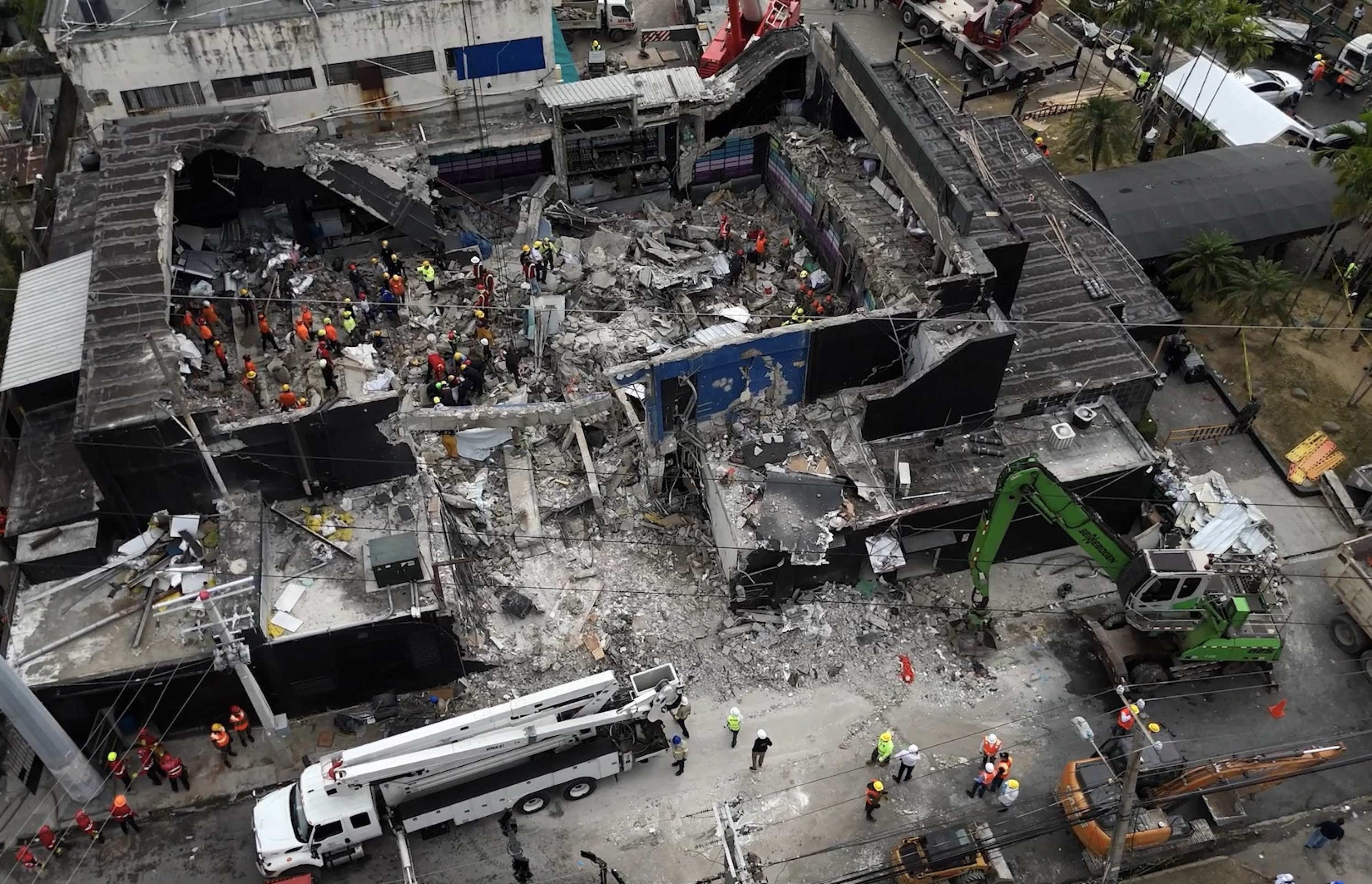 Número de mortos em desabamento de boate dominicana sobe para 226 Número de mortos em desabamento de boate dominicana sobe para 226
