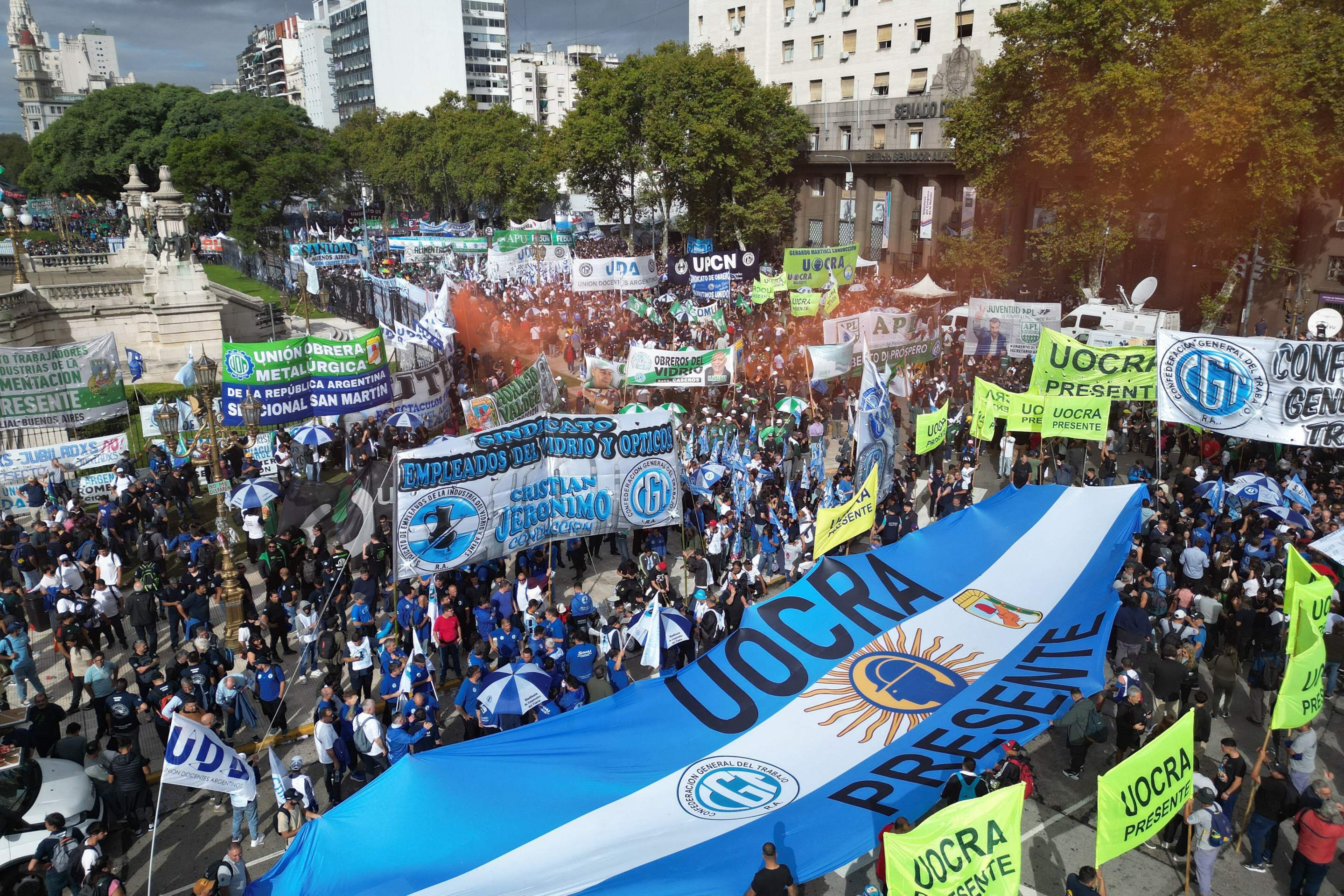 Javier Milei enfrenta terceira greve geral na Argentina 