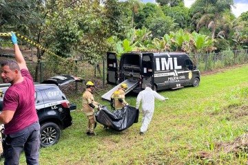 Corpo de mulher adulta é encontrado em região de mata no Park Way - (crédito: Foto: Giovanna Sfalsin/CB/D.A Press) Corpo de mulher adulta é encontrado em região de mata no Park Way - (crédito: Foto: Giovanna Sfalsin/CB/D.A Press)