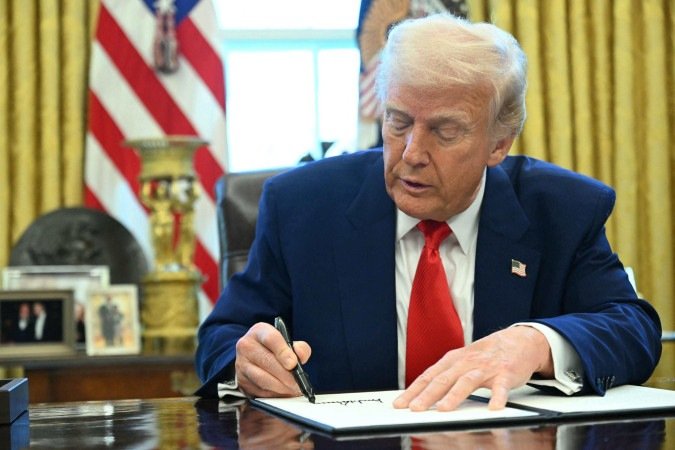 Trump recua para negociar tarifas, menos com a China - (crédito: AFP) Trump recua para negociar tarifas, menos com a China - (crédito: AFP)